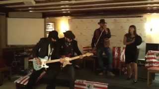 Athletic Club - We Are The Lions (Live) BNB-11