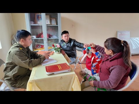 Duyen and Tham took the baby to the CHUC police station to file a report.