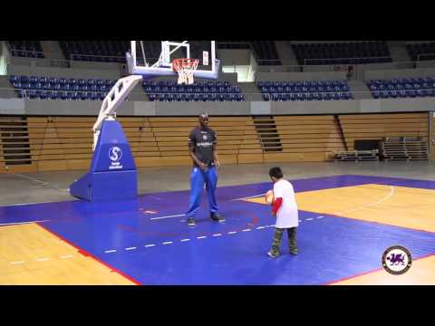 Visita de un grupo de niños de Cantabria Acoge - La Gallofa Cantbasket