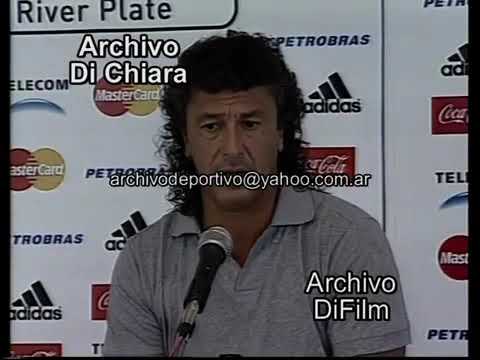 Pipo Gorosito opina de la pelea entre Maradona y Riquelme 2009 BC-2278 DiFilm