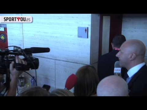 Rosell se mete al baño de mujeres huyendo de la Prensa