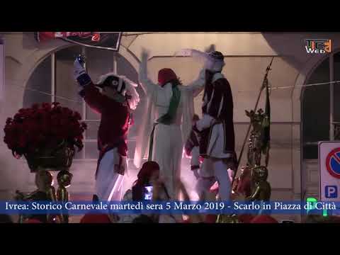 Ivrea  Storico Carnevale martedì sera 5 Marzo 2019   Scarlo in Piazza di Città