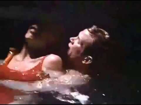 BAYWATCH S06E06  Cody saves a trapped submerged Neely (CPR_UNCONSCIOUS_TRAPPED)