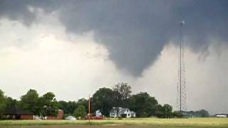 preview picture of video 'Carlyle Tornado 5/30/04 #2'