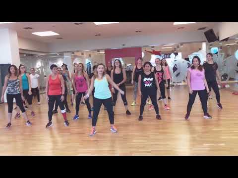 Ella baila reggaeton Zumba fitness - Lorna Shorty Cuban deejays