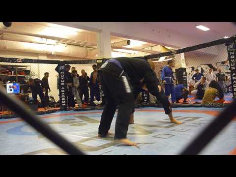 Grotta Grappling '14 Q3 - Tomas Vollros [BJJ +97.5kg Blue - Kamp 1] vs Audun Martinsen