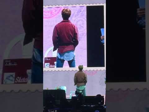 171130 Jaejoong writing his english name using his butt #JAEJOONGINMANILA