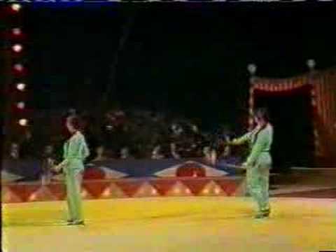 Chinese Diabolo Duo