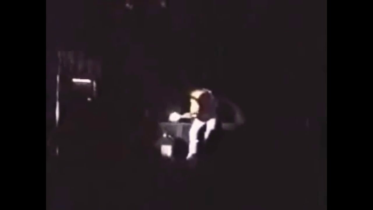 1992 Namm Eddie Van Halen Live Plays Superstition Show Demo Peavey Music Man EVH Fender rare v&iacute;deo - YouTube