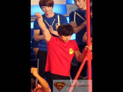 [Fancam] 120508 Wooyoung at God of Victory Filming - Cheering for Junho