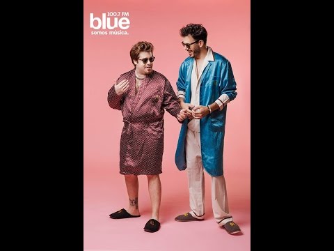 Lawrence canjea a su esposa Mónica por la expendedora de aderezos a Billy Morgan