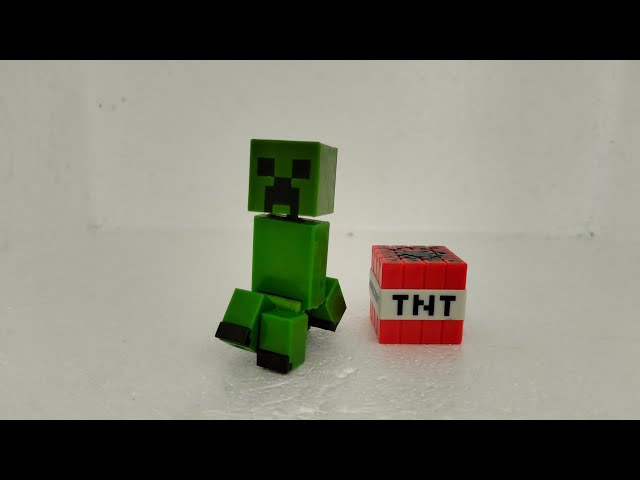 Vídeo relacionado con Mattel Minecraft Creeper Figura de Peluche Gigante de 40,6cm con diseño pixelado y Detalles auténticos del Juego, HWD75