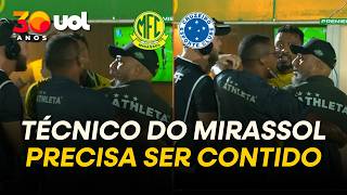TÉCNICO DO MIRASSOL SE REVOLTA COM ARBITRAGEM E PRECISA SER CONTIDO CONTRA O CRUZEIRO; VEJA VÍDEO