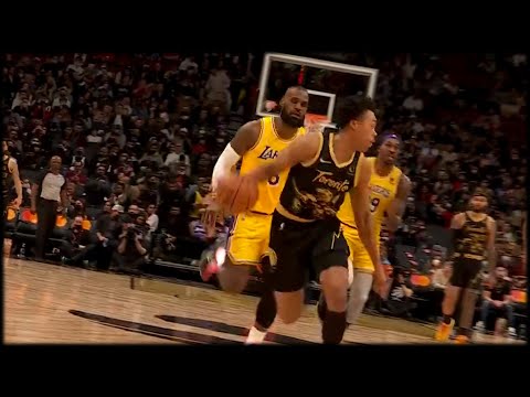 Scottie Barnes Looks back at LeBron then Throws it DOWN!