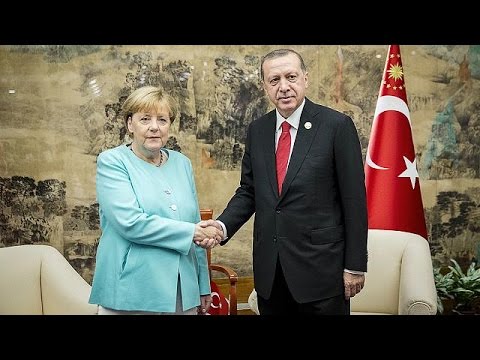 ميركل تأمل في حل للخلاف حول دخول النواب الألمان إلى قاعدة إنجرليك