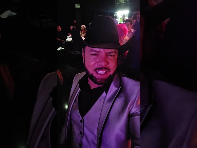 Vídeo relacionado con Figura Trofeo Premio Micrófono dorado GRABADA personalizada Micro