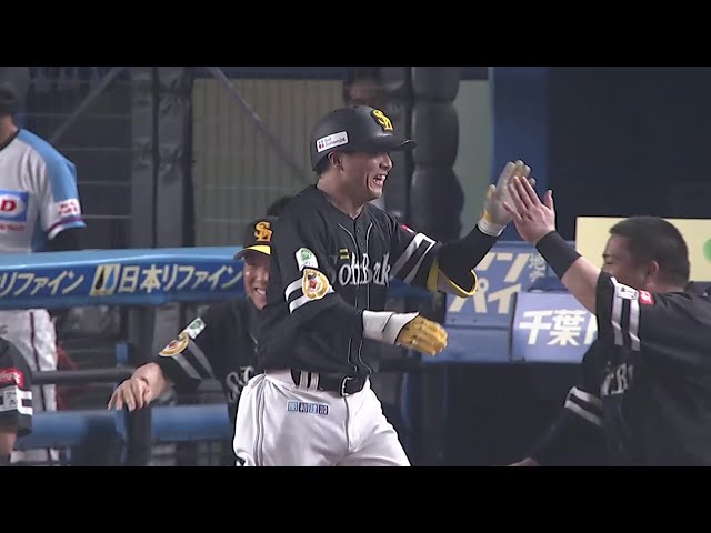 【3回表】1ヶ月ぶりの一発!! ホークス・佐藤直樹 逆風を切り裂く左中間へのソロHRでリードを広げる!! 2025年8月30日 千葉ロッテマリーンズ 対 福岡ソフトバンクホークス