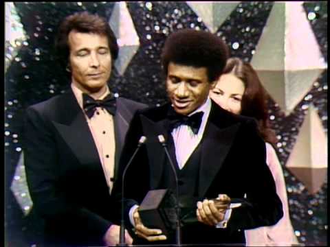 Aretha Franklin Wins Favorite Female Soul Artist - AMA 1977