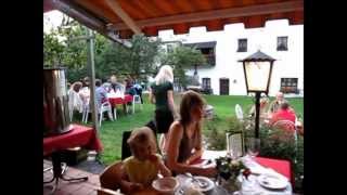 preview picture of video 'Abendessen auf Schlossterrasse im Schloss Thannegg'