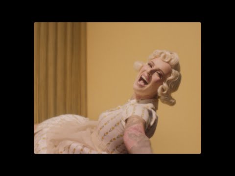 YAENNIVER feat Luci van Org - MÄDCHEN MÄDCHEN (Official Video)