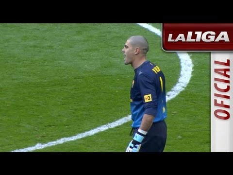 Tarjeta roja a Víctor Valdés por protestar al final del partido