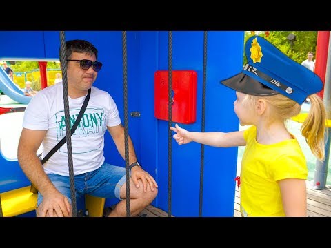 Настя и папа в парке аттракционов / Nastya and papa pretend play at the amusement park