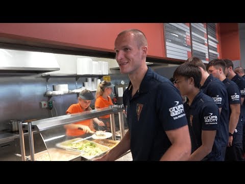 Obiad po treningu - Portowcy w Kantynie