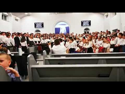 Corul de tineri & corul de copii Ipotești. Se-aude clar în depărtări