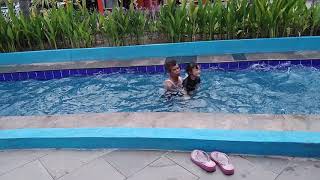 Download lagu Belajar berenang mp3