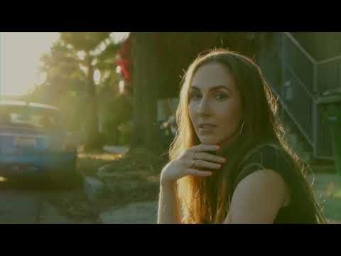 Madeleine Rauch - Far Away (Official Lyric Video)