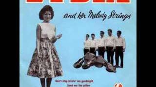 Download lagu Lydia & The Melody Strings - Send Me The Pillow mp3