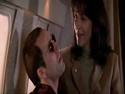 Volte/face : Nicolas cage-J'adore sucer un abricot pendant des heures