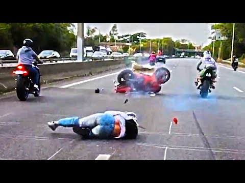 10 MINUTES OF EPIC, AWESOME and CRAZY Motorcycle Moments 2022 - Episode 366