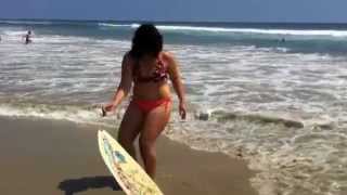 preview picture of video 'Skimboarding at Huntington Beach'