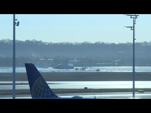 Video Thumbnail: Recovery operations continue on scene of Washington plane crash in the morning | AFP
