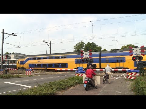 DUTCH RAILROAD CROSSING - Heiloo - Zeeweg