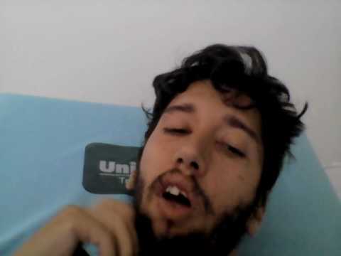 Morgan Tariki explicando como rejuvenesceu uma mulher