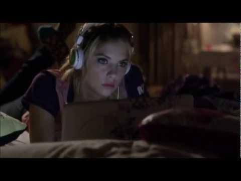 Pretty Little Liars 3x20 - Hanna Listening To Music.