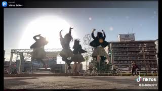 《エロTikTok》『パンチラ』この位置から見れるのはレア