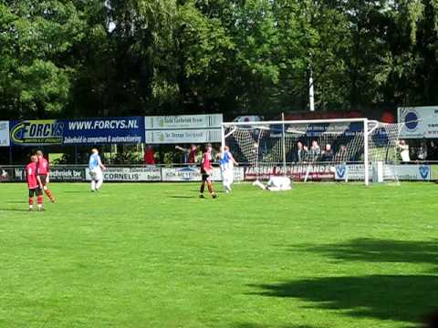 WUBBEMA IS SCORING A BEAUTIFUL FREE KICK AGAINST ACHILLES 1894 1