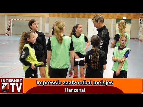 Impressie FC Zutphen jeugdzaalvoetbal Hanzehal meisjes