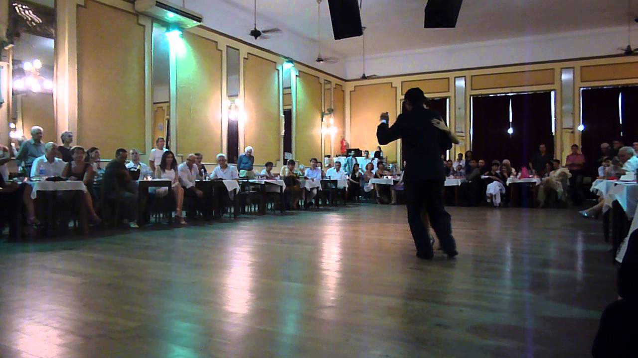 Julieta Qüesta y Rauli Choque en Milonga de Los Zuccas