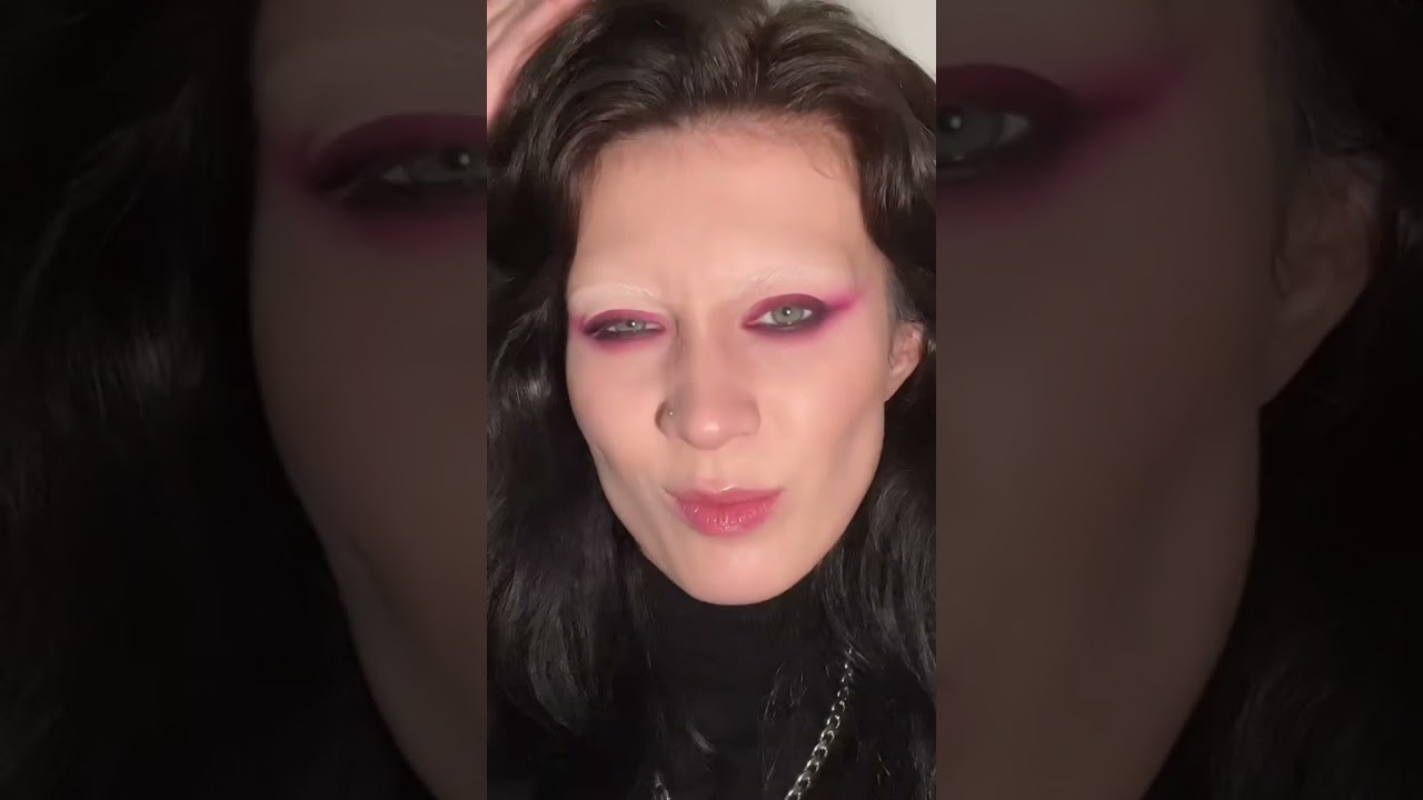 By BEAUTY BAY - Reckless Romance 20 Colour Palette