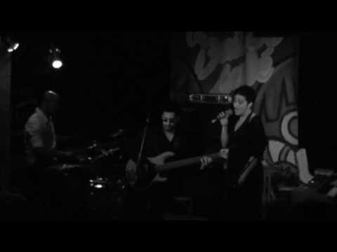 Sheli and Abi sing Night & Day, live @ Baiser Salé, Paris, May 2010