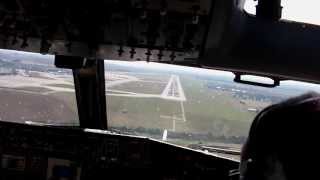 preview picture of video 'Panenský Týnec, B737 cockpit landing / low pass'