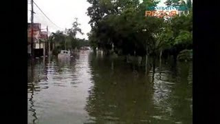 Download lagu Indonesia flood victims begin the clean up mp3 Download lagu Indonesia flood victims begin the clean up mp3