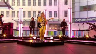 Ellie Goulding &quot;Sixteen&quot; live - The One Show - BBC One