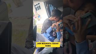 Download lagu momen sedih ketika santri berpisah dengan adik perempuan nya ‼️‼️ #santri #sedih #adik #pesantren mp3