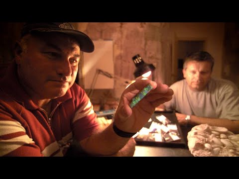 La ruée vers l'opale - Reportage en Australie Documentaire Chercheurs d'opale australienne pierre