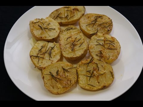 Patatas al horno con ajo y romero